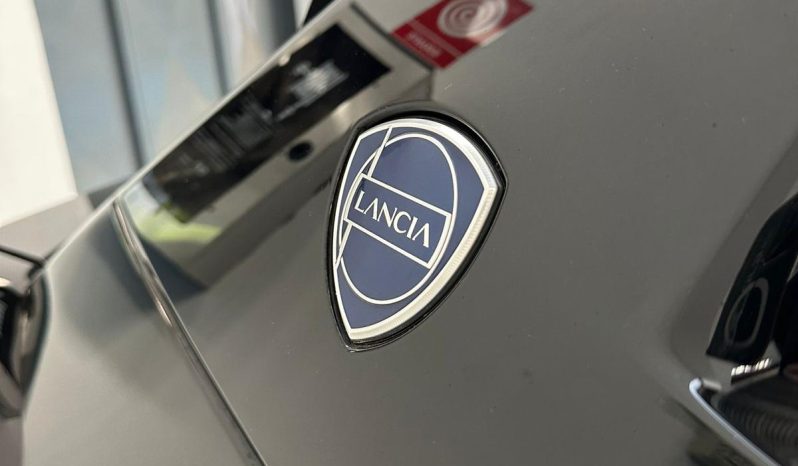 Eleganza italiana, tecnologia e cambio automatico: scopri la nuova Ypsilon LX. pieno