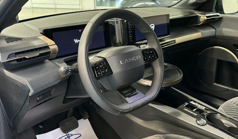 Eleganza italiana, tecnologia e cambio automatico: scopri la nuova Ypsilon LX. pieno