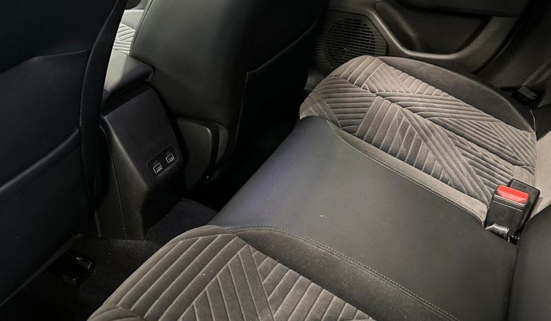 Eleganza italiana, tecnologia e cambio automatico: scopri la nuova Ypsilon LX. pieno