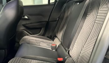 Eleganza italiana, tecnologia e cambio automatico: scopri la nuova Ypsilon LX. pieno
