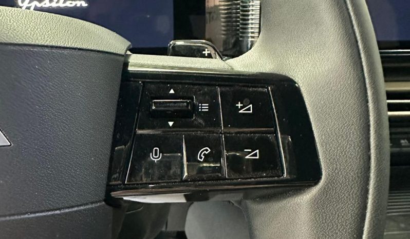 Eleganza italiana, tecnologia e cambio automatico: scopri la nuova Ypsilon LX. pieno