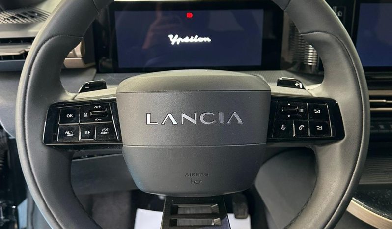 Eleganza italiana, tecnologia e cambio automatico: scopri la nuova Ypsilon LX. pieno