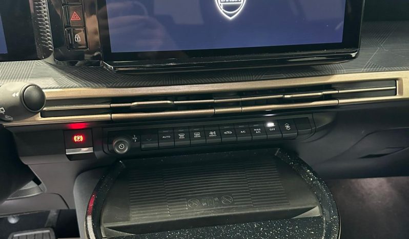 Eleganza italiana, tecnologia e cambio automatico: scopri la nuova Ypsilon LX. pieno