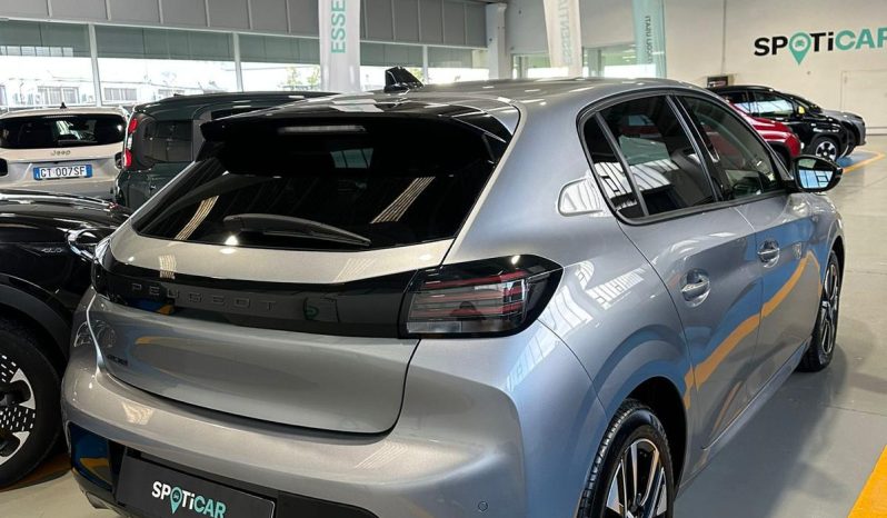NON È LA SOLITA CITY CAR… È UNA PEUGEOT 208! pieno