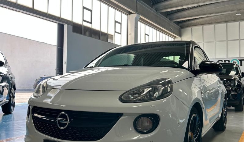 NON È UNA SEMPLICE UTILITARIA… È UNA OPEL ADAM! pieno