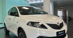 ⏳ Ultima occasione! La Ypsilon Platino Hybrid è pronta a partire.