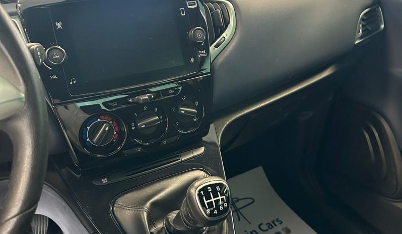 ⏳ Ultima occasione! La Ypsilon Platino Hybrid è pronta a partire. pieno