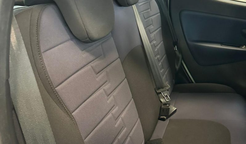 ⏳ Ultima occasione! La Ypsilon Platino Hybrid è pronta a partire. pieno