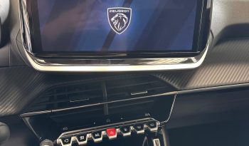 Il SUV che conquista al primo sguardo: Peugeot 2008 Allure Pack. pieno