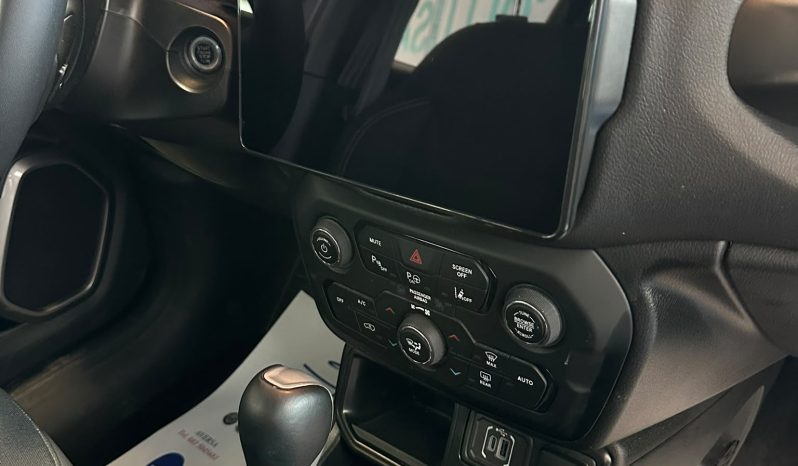 Comfort assoluto con la Jeep Renegade e-Hybrid Automatica pieno