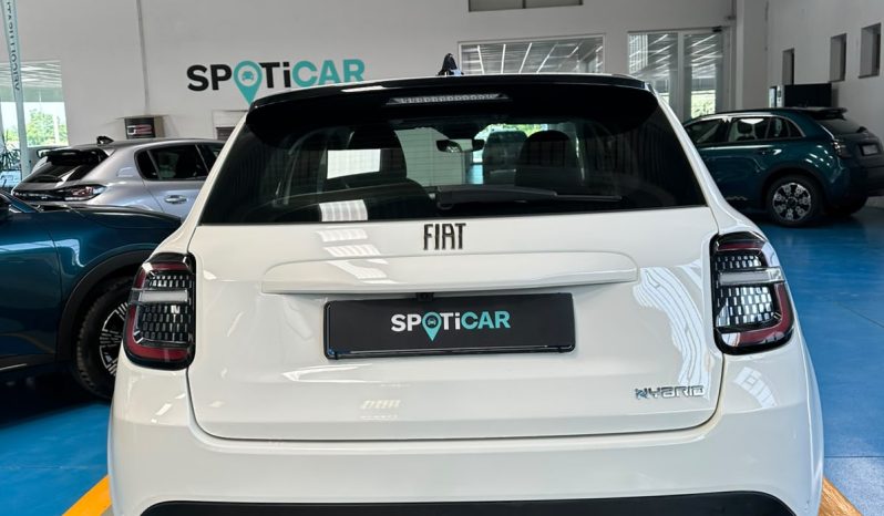 SALI A BORDO DELLA NUOVA FIAT 600… È PRONTA PER TE! pieno