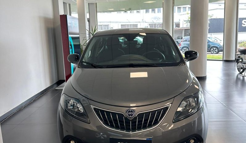 Lancia Ypsilon Platino 2024: Full Optional, Ibrida e Pronta da Guidare! pieno