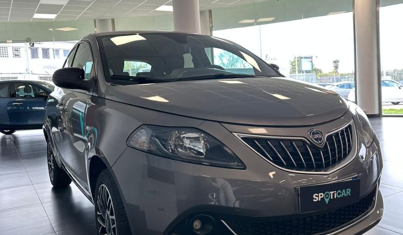 Lancia Ypsilon Platino 2024: Full Optional, Ibrida e Pronta da Guidare! pieno