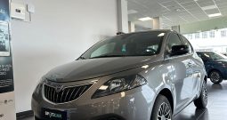 Lancia Ypsilon Platino 2024: Full Optional, Ibrida e Pronta da Guidare!