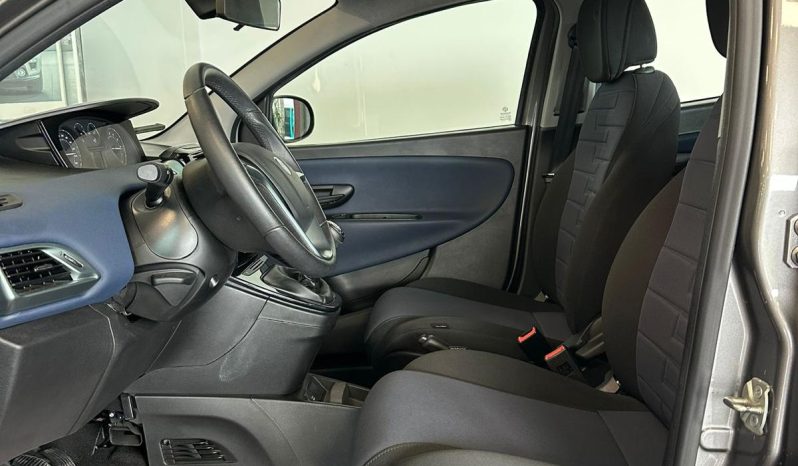 Lancia Ypsilon Platino 2024: Full Optional, Ibrida e Pronta da Guidare! pieno