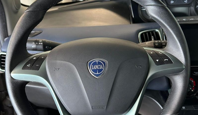 Lancia Ypsilon Platino 2024: Full Optional, Ibrida e Pronta da Guidare! pieno
