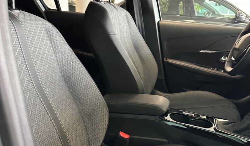 PEUGEOT 208 100 CV QUANDO LA PERSONALITÀ SI METTE AL VOLANTE pieno