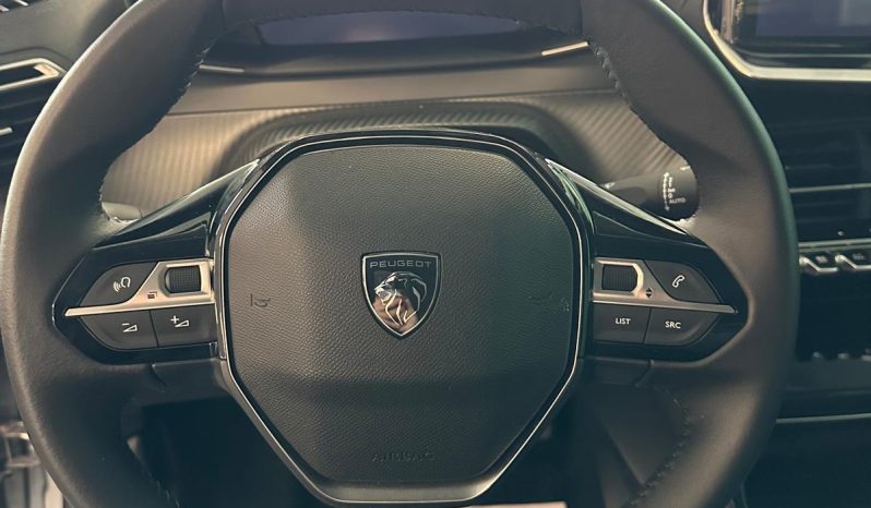PEUGEOT 208 100 CV QUANDO LA PERSONALITÀ SI METTE AL VOLANTE pieno