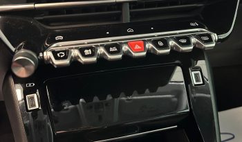 PEUGEOT 208 100 CV QUANDO LA PERSONALITÀ SI METTE AL VOLANTE pieno