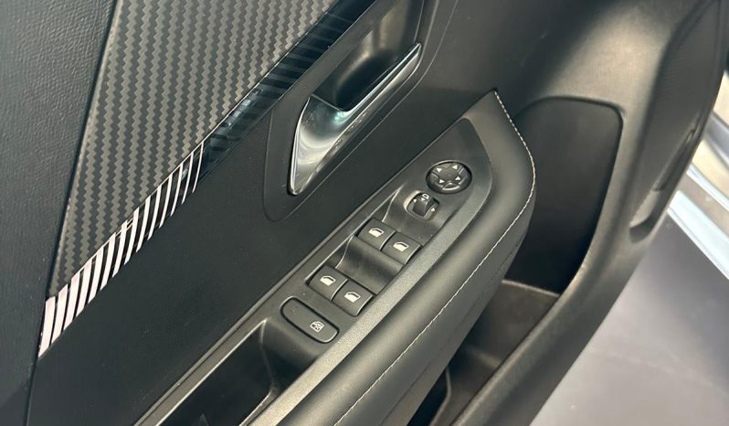 PEUGEOT 208 100 CV QUANDO LA PERSONALITÀ SI METTE AL VOLANTE pieno