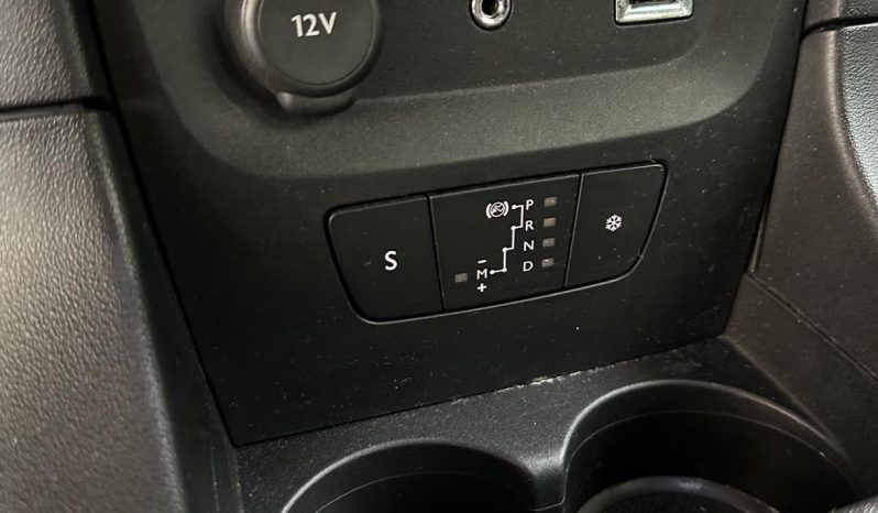 AUTOMATICA, BICOLORE E CON 110 CV: LA CITROËN C3 CHE NON PASSA INOSSERVATA! pieno