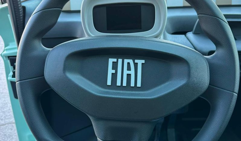 PICCOLA, ELETTRICA, INCONFONDIBILE! Scopri la Fiat Topolino! pieno