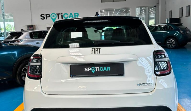 145 CV, CAMBIO AUTOMATICO E TANTO STILE: FIAT 600! pieno