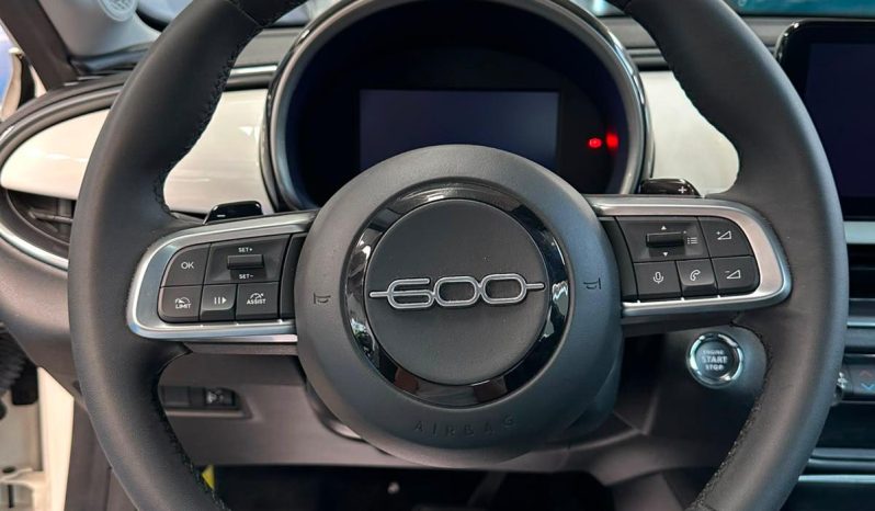 145 CV, CAMBIO AUTOMATICO E TANTO STILE: FIAT 600! pieno