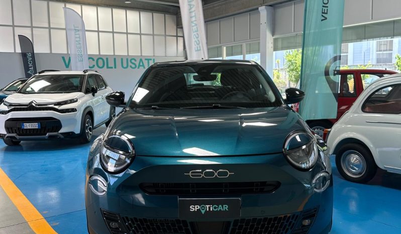 LA 600 CHE SI FA NOTARE – 145 CV, HYBRID E AUTOMATICA! pieno