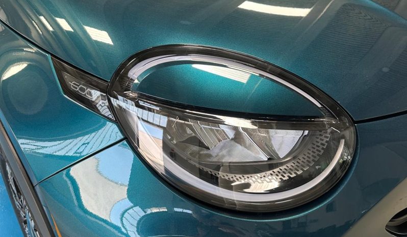 LA 600 CHE SI FA NOTARE – 145 CV, HYBRID E AUTOMATICA! pieno