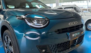 LA 600 CHE SI FA NOTARE – 145 CV, HYBRID E AUTOMATICA! pieno