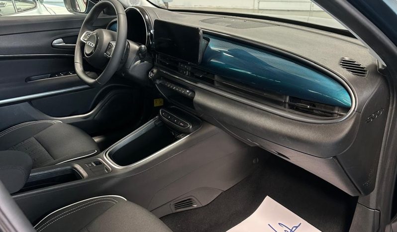 LA 600 CHE SI FA NOTARE – 145 CV, HYBRID E AUTOMATICA! pieno