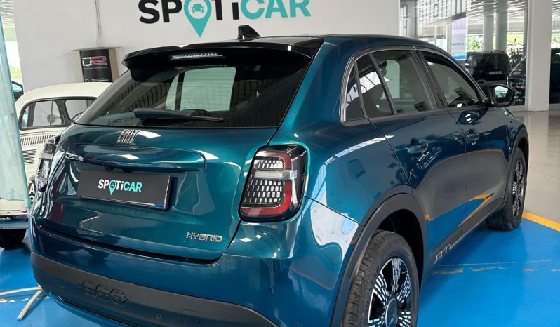LA 600 CHE SI FA NOTARE – 145 CV, HYBRID E AUTOMATICA! pieno