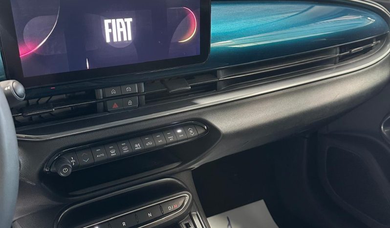 LA 600 CHE SI FA NOTARE – 145 CV, HYBRID E AUTOMATICA! pieno