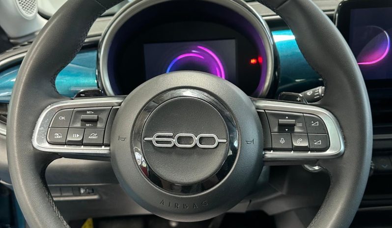 LA 600 CHE SI FA NOTARE – 145 CV, HYBRID E AUTOMATICA! pieno