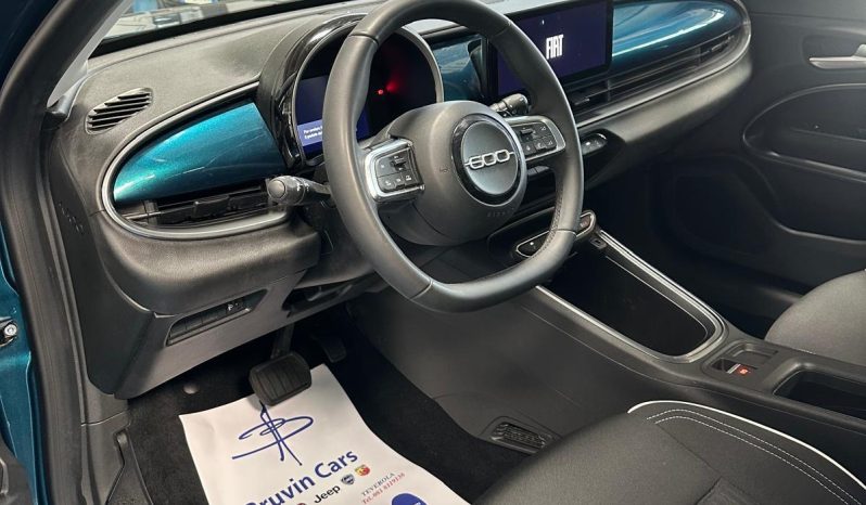 LA 600 CHE SI FA NOTARE – 145 CV, HYBRID E AUTOMATICA! pieno