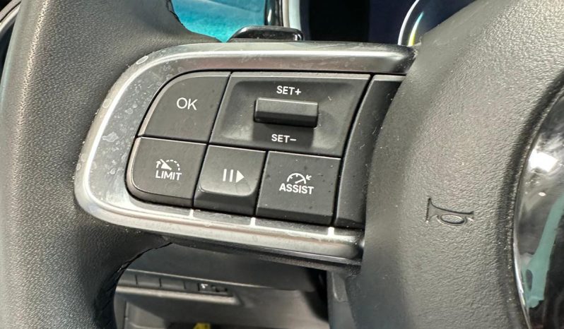LA 600 CHE SI FA NOTARE – 145 CV, HYBRID E AUTOMATICA! pieno