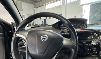 LA Y CHE NON PASSA MAI DI MODA pieno