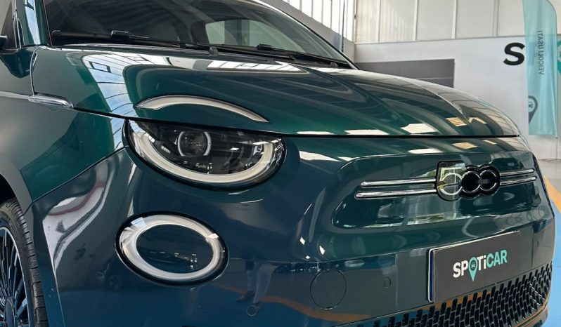 500e LA PRIMA – ELEGANZA ELETTRIZZANTE pieno