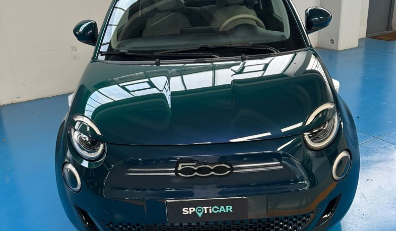 500e LA PRIMA – ELEGANZA ELETTRIZZANTE pieno