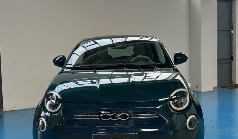 500e LA PRIMA – ELEGANZA ELETTRIZZANTE pieno