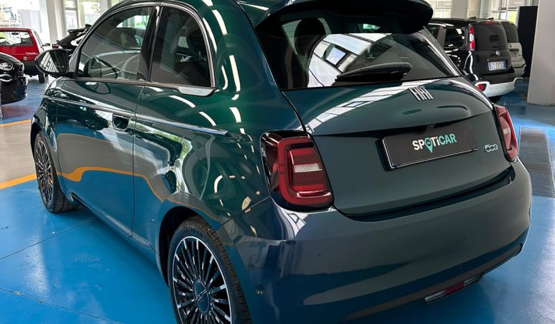 500e LA PRIMA – ELEGANZA ELETTRIZZANTE pieno