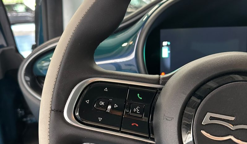 500e LA PRIMA – ELEGANZA ELETTRIZZANTE pieno