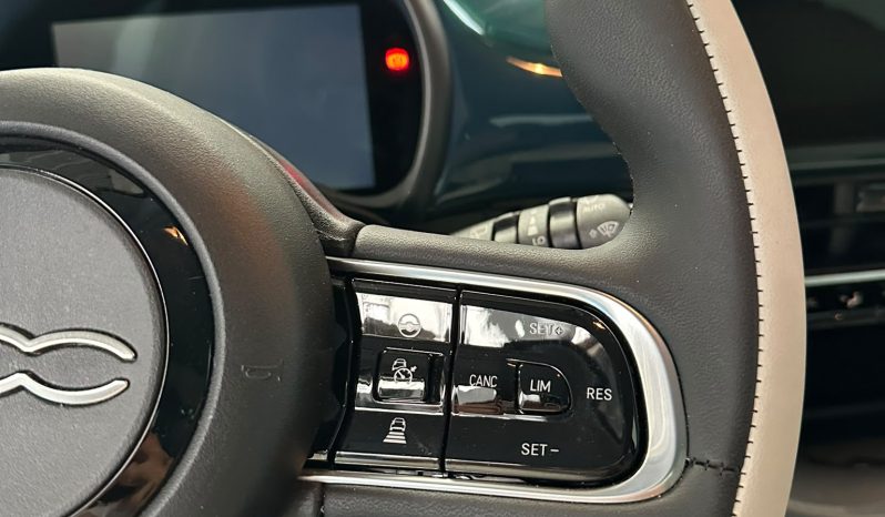 500e LA PRIMA – ELEGANZA ELETTRIZZANTE pieno
