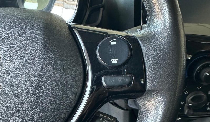 PICCOLA, AGILE, ECONOMICA… È LA PEUGEOT 108 CHE CERCAVI! pieno