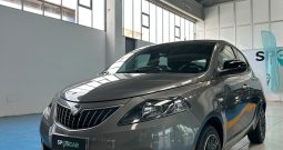 ELEGANTE, HYBRID, PRONTA A PARTIRE!