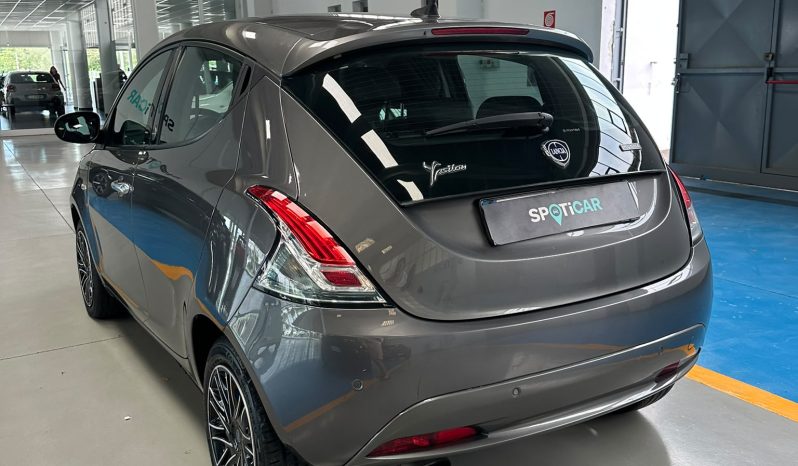 ELEGANTE, HYBRID, PRONTA A PARTIRE! pieno