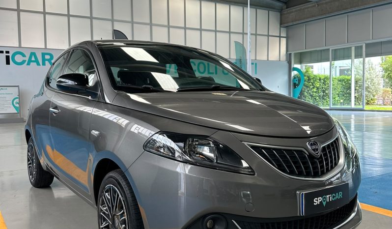 ELEGANTE, HYBRID, PRONTA A PARTIRE! pieno
