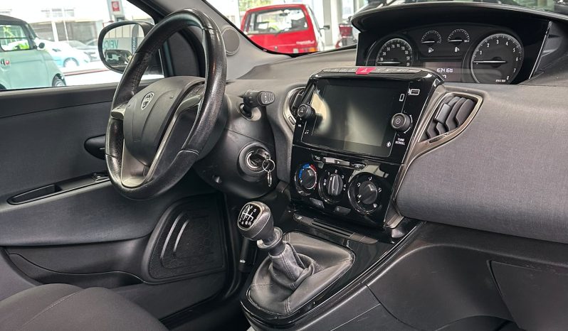 ELEGANTE, HYBRID, PRONTA A PARTIRE! pieno