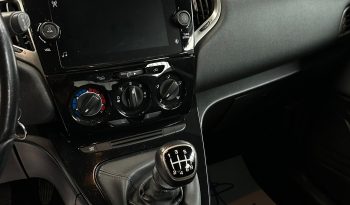ELEGANTE, HYBRID, PRONTA A PARTIRE! pieno